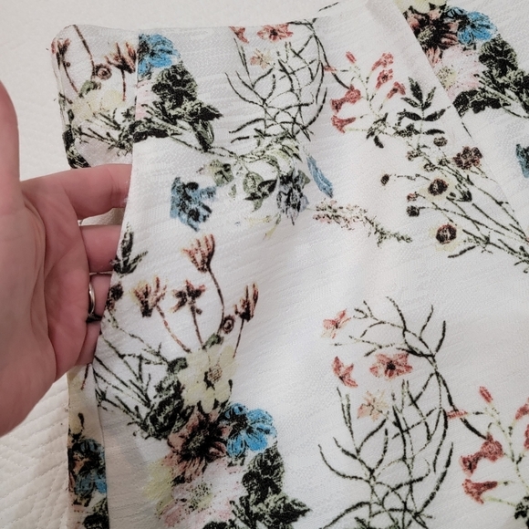 Lucy Paris white floral shorts. - Picture 11 of 16